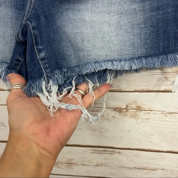 NWT Zenana Medium Wash Denim High Rise Raw Hem Shorts - Picture 3 of 8